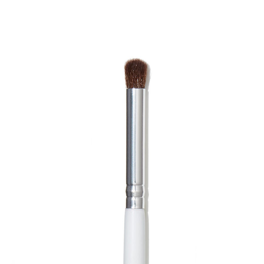 1823_EyeCreaseBrush_Macro.jpg