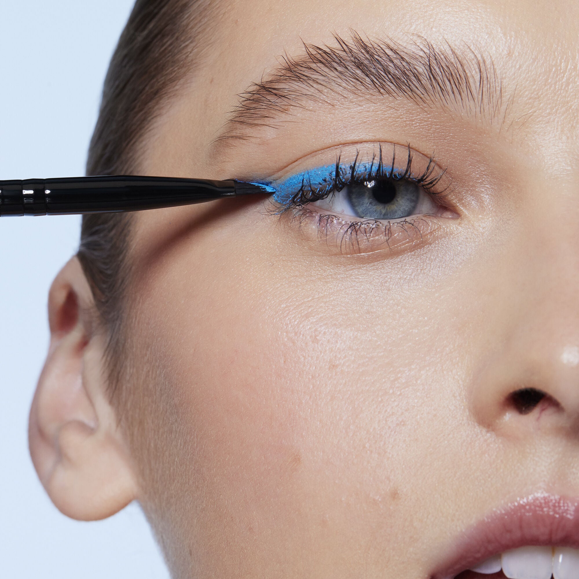 84091_Winged_Eyeliner_Brushy.jpg